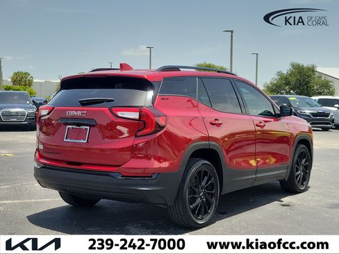 Used 2023 GMC Terrain SLT w/ Infotainment Package II FWD image 6