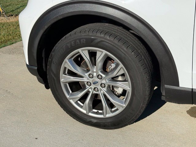 Used 2021 Ford Explorer Limited w/ Equipment Group 301A AWD/4WD image 4