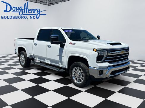 Used 2025 Chevrolet Silverado 2500 LTZ w/ LTZ Premium Package AWD/4WD image 7