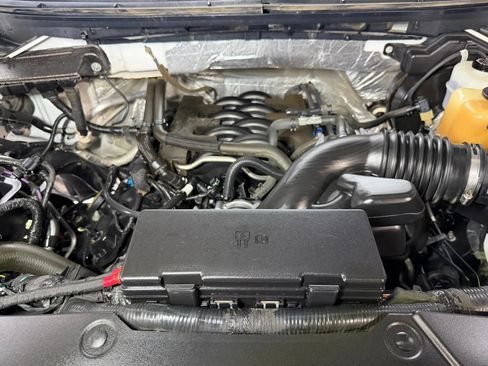 Used 2011 Ford F150 XLT w/ XLT Chrome Pkg AWD/4WD image 8