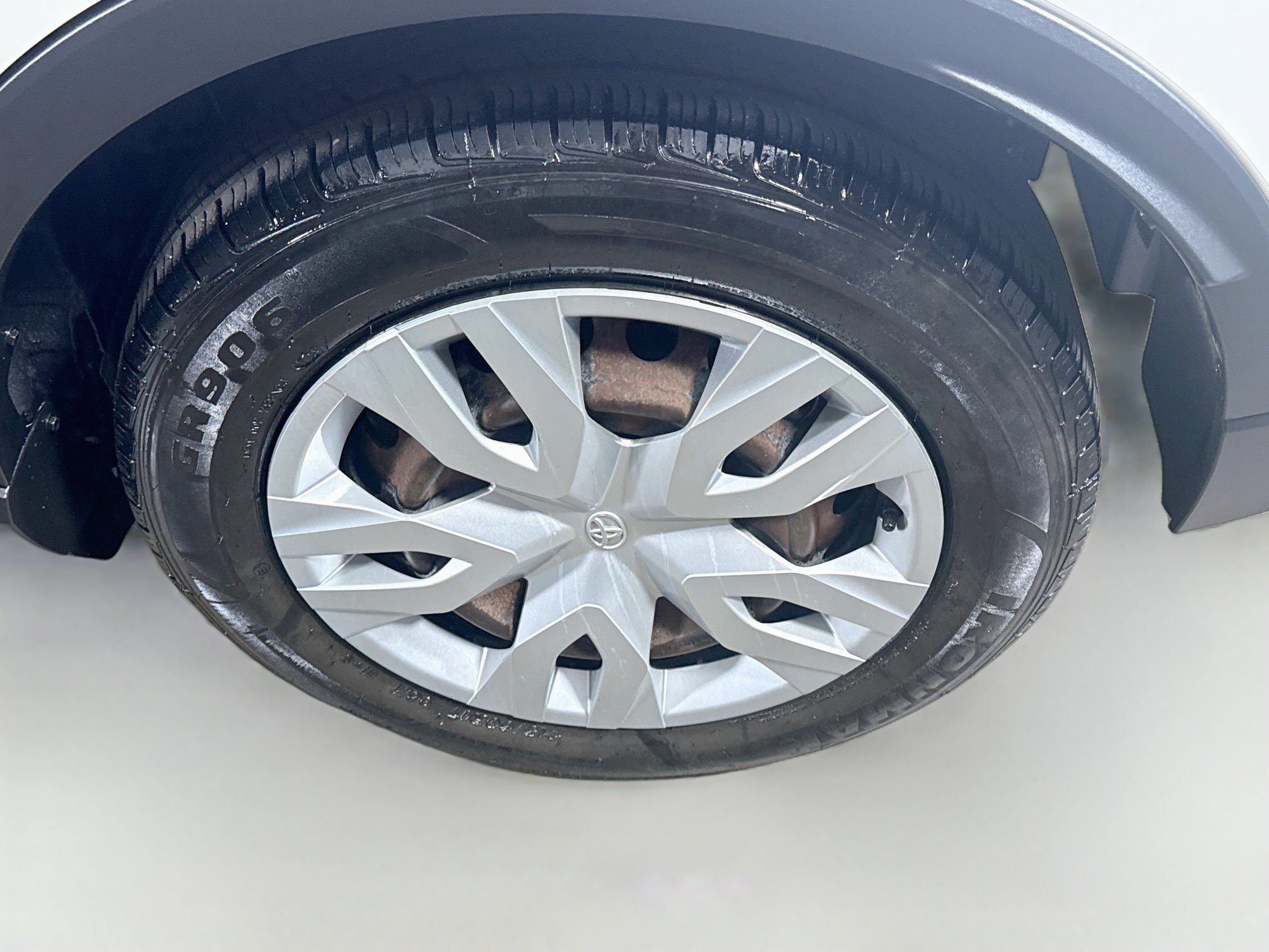 Used 2021 Toyota C-HR LE FWD image 29