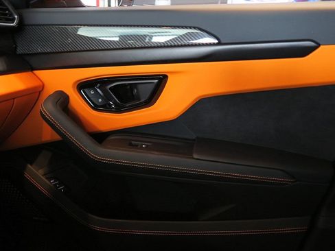 Used 2024 Lamborghini Urus S AWD/4WD image 28