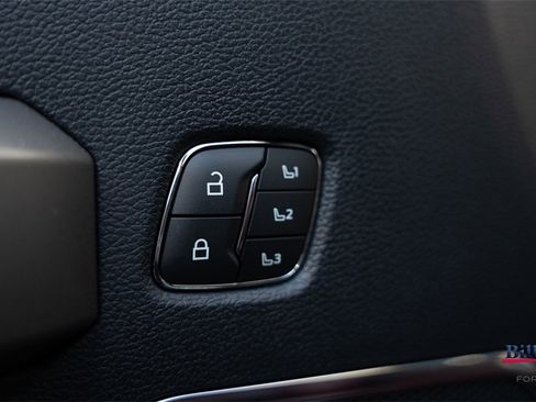 Used 2022 Ford F250 Platinum w/ FX4 Off-Road Package image 21