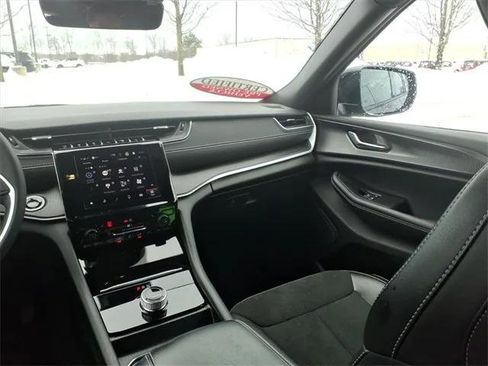 Certified 2025 Jeep Grand Cherokee L Altitude image 12