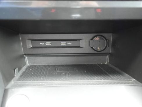 Used 2023 Volkswagen Tiguan SE image 27