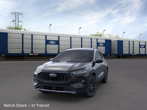 New 2025 Ford Escape SE image 2