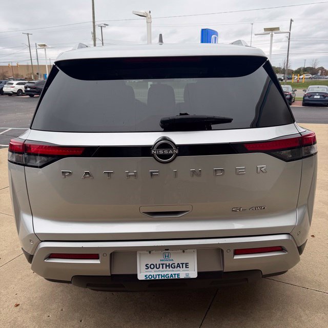 Used 2025 Nissan Pathfinder SL AWD/4WD image 16