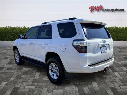 Used 2022 Toyota 4Runner SR5 AWD/4WD image 8