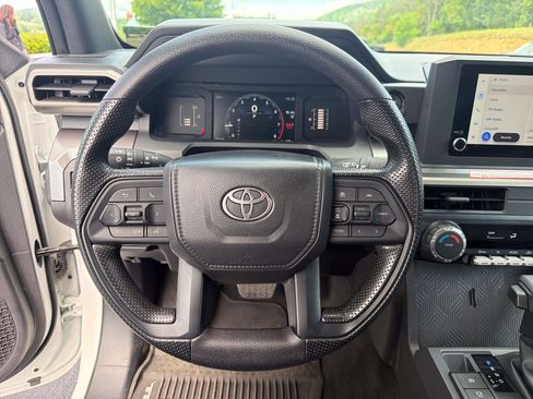 Certified 2025 Toyota Tacoma SR5 AWD/4WD image 13
