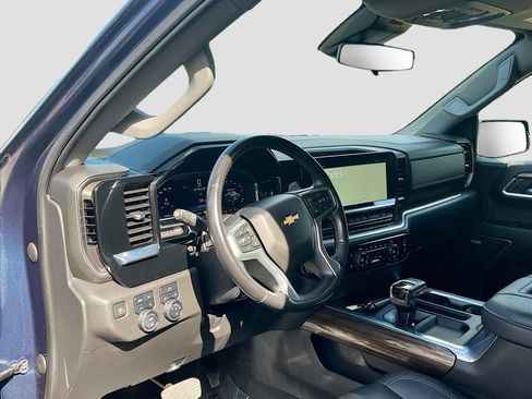 Used 2022 Chevrolet Silverado 1500 LT Trail Boss w/ Convenience Package II AWD/4WD image 9