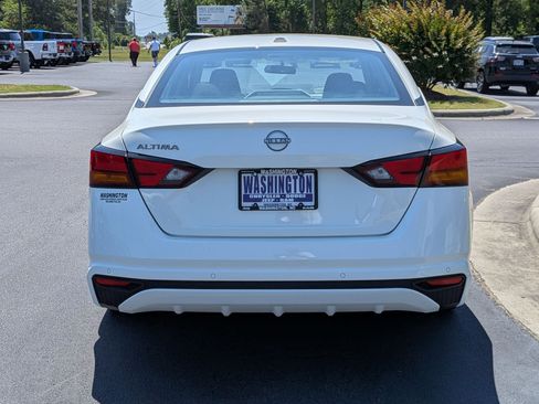 Used 2025 Nissan Altima 2.5 SV FWD image 6