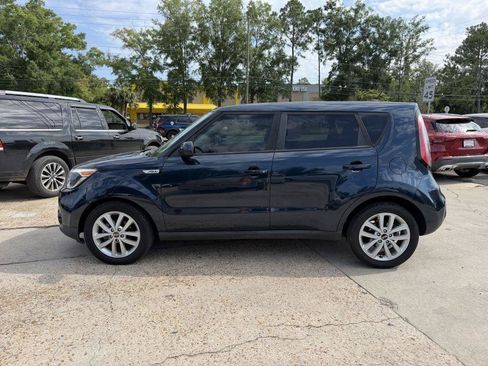 Used 2018 Kia Soul + FWD image 6