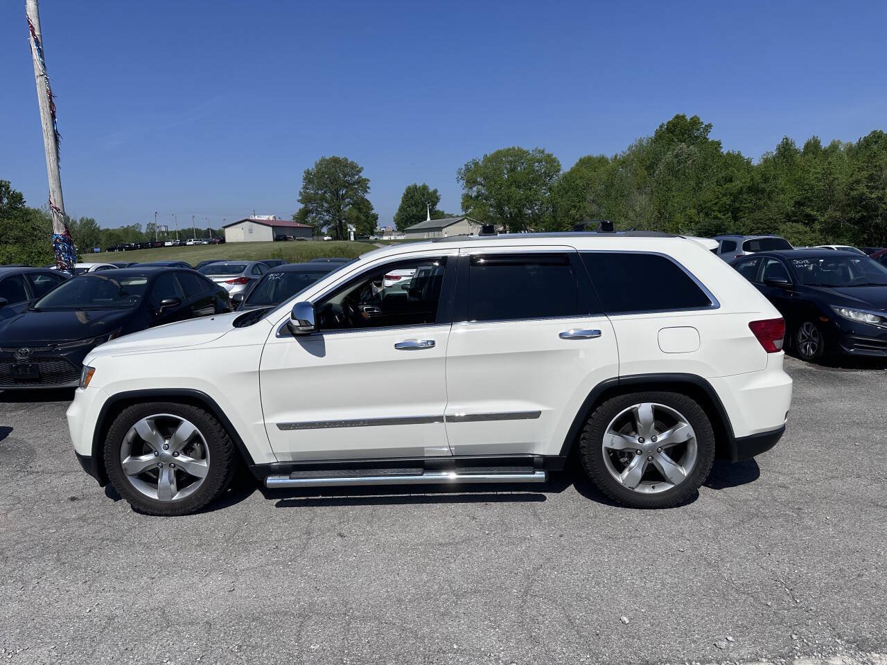 Used 2012 Jeep Grand Cherokee Overland AWD/4WD image 3