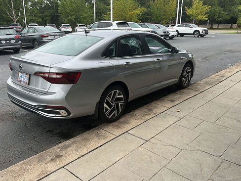 Used 2023 Volkswagen Jetta SEL FWD image 4