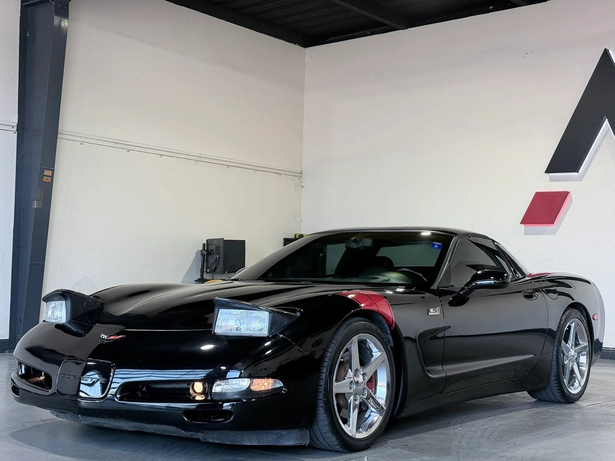 Used 2002 Chevrolet Corvette Coupe w/ Preferred Equipment Group2 RWD image 1