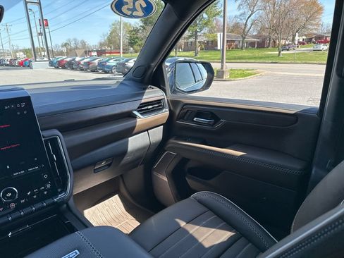 Used 2025 GMC Yukon XL Denali Ultimate w/ LPO, Floor Liner Package AWD/4WD image 22