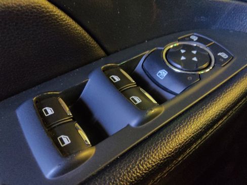 Used 2016 Ford Explorer XLT w/ Equipment Group 202A AWD/4WD image 27