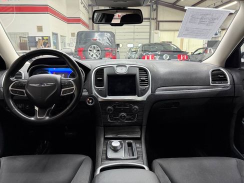 Used 2020 Chrysler 300 Touring w/ Sport Appearance Package AWD/4WD image 20