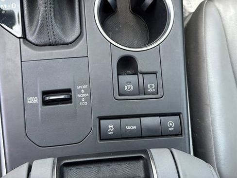 Used 2022 Toyota Highlander XLE FWD image 26