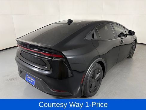 Used 2023 Toyota Prius LE FWD image 11