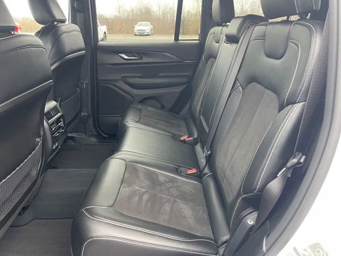 Used 2023 Jeep Grand Cherokee Altitude image 13