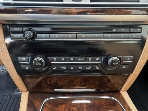 Used 2015 BMW 750Li xDrive xDrive w/ M Sport Edition image 33