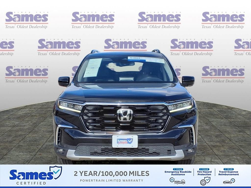 Used 2025 Honda Pilot Touring image 2