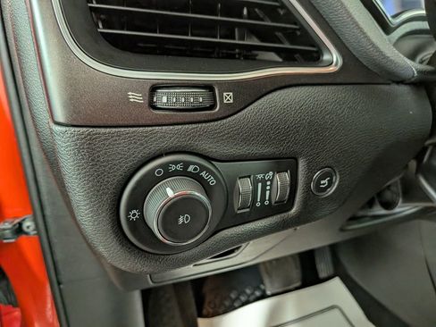 Certified 2021 Jeep Cherokee Trailhawk w/ Premium Leather Package image 20