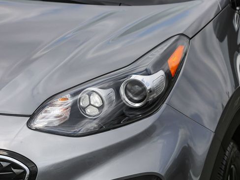 Used 2022 Kia Sportage EX image 4