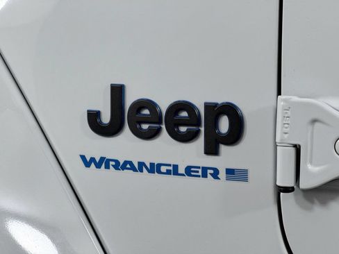 Used 2023 Jeep Wrangler Unlimited Sahara AWD/4WD image 10