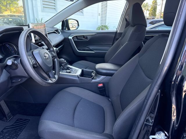 Used 2025 Toyota RAV4 LE AWD/4WD image 9