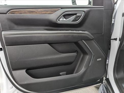 Used 2023 Chevrolet Suburban Premier image 13