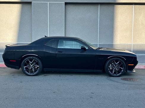 Used 2022 Dodge Challenger R/T w/ Plus Package image 3