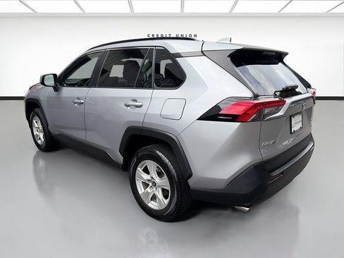 Used 2021 Toyota RAV4 XLE FWD image 5