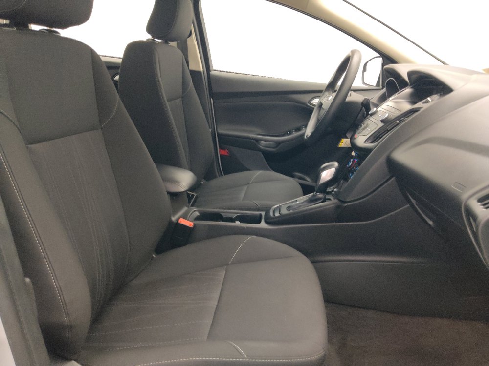 Used 2018 Ford Focus SE w/ SE Appearance Package FWD image 21