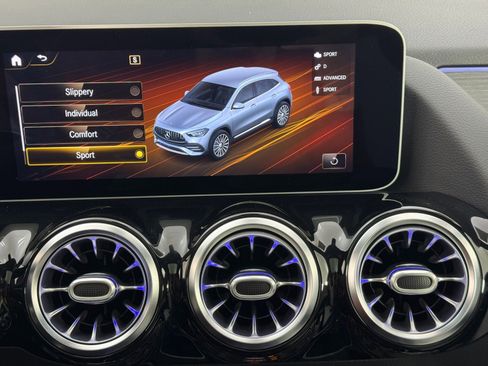 Used 2021 Mercedes-Benz GLA 35 AMG 4MATIC image 29