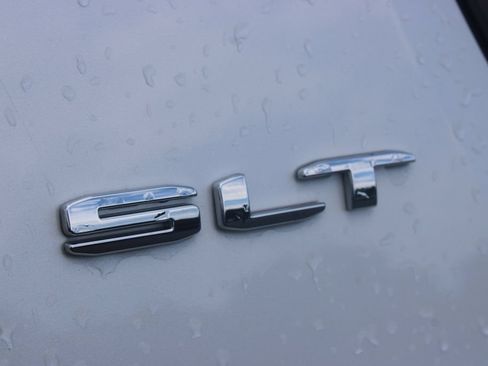 Used 2023 GMC Acadia SLT w/ Preferred Package FWD image 22