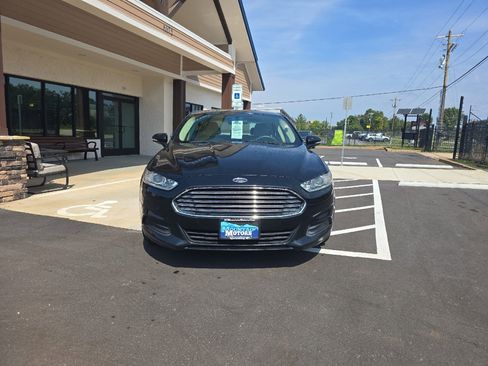 Used 2016 Ford Fusion SE image 9