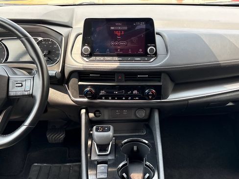 Used 2025 Nissan Rogue SV FWD image 24