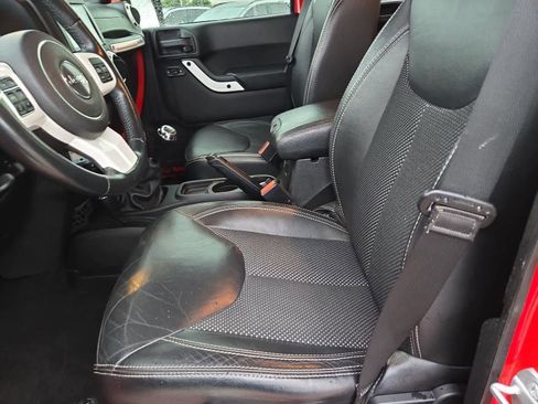 Used 2015 Jeep Wrangler Unlimited Sahara AWD/4WD image 15