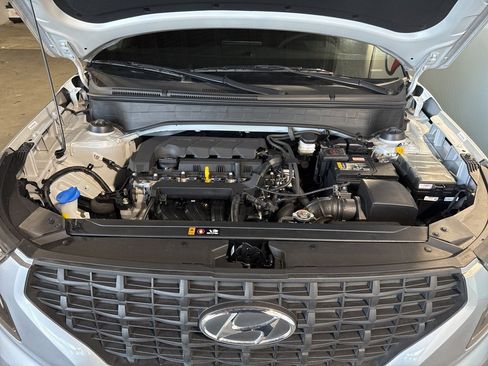 Used 2025 Hyundai Venue SE image 42