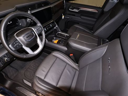 Used 2025 GMC Sierra 2500 Denali w/ Denali Reserve Package AWD/4WD image 32