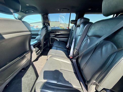 Used 2023 Jeep Wagoneer L Series II AWD/4WD image 6