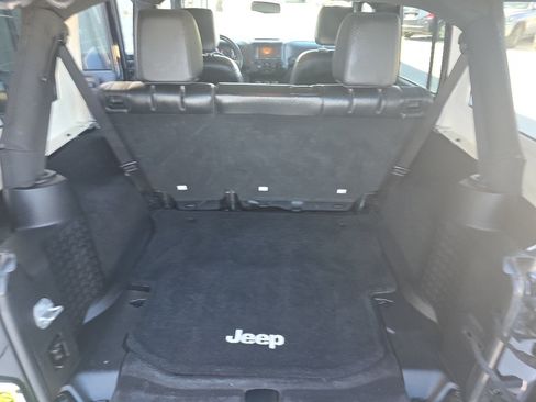 Used 2015 Jeep Wrangler Unlimited Sahara AWD/4WD image 36