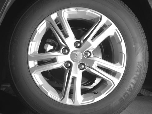 Used 2024 GMC Terrain SLE image 14