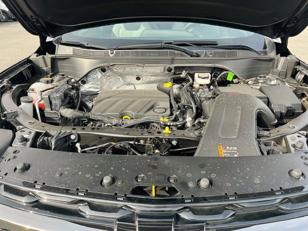 Used 2026 Chevrolet Trax RS w/ Sunroof Package FWD image 28
