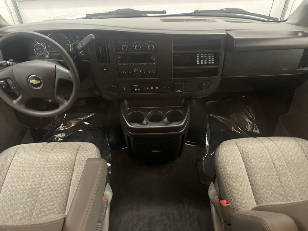 Used 2025 Chevrolet Express 3500 LT w/ LT Preferred Equipment Group RWD image 12