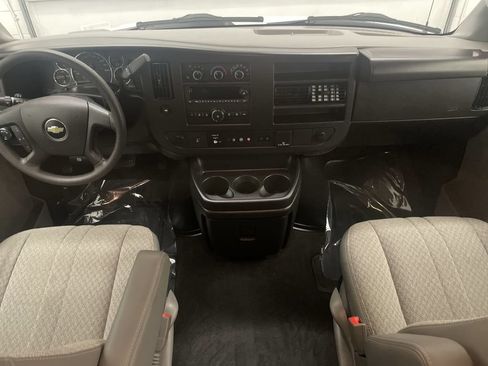 Used 2025 Chevrolet Express 3500 LT w/ LT Preferred Equipment Group RWD image 12