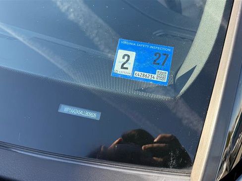 Used 2020 Porsche Macan w/ Premium Package Plus image 4