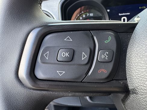 Used 2025 Jeep Wrangler Willys AWD/4WD image 30